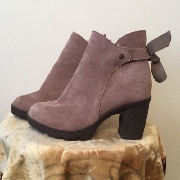 Bearpaw sherpa-lined waterproofed winter suede leather boots, sz 7 1/2 - Picture 1 of 10